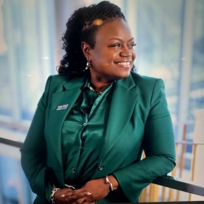Toni Harris headshot